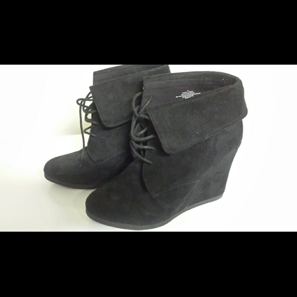 *FLASH SALE* Awesome black suede booties