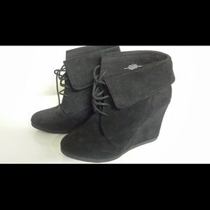 *FLASH SALE* Awesome black suede booties