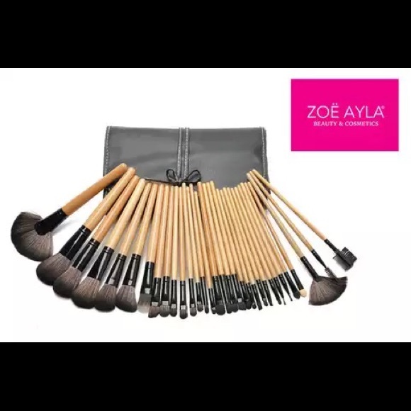 Zoë Ayla Other - Zoë Ayla 32 Piece Make Up Brush Set