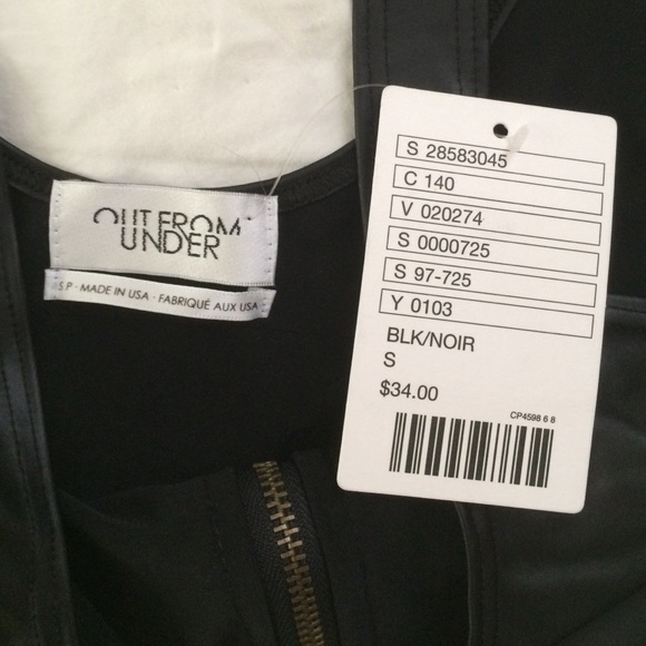 ❌SOLD ON Ⓜ️❌ NWT Faux Leather Zip-up Crop Top - Picture 2 of 3