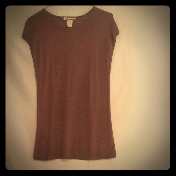 Sleeveless lightweight sweater