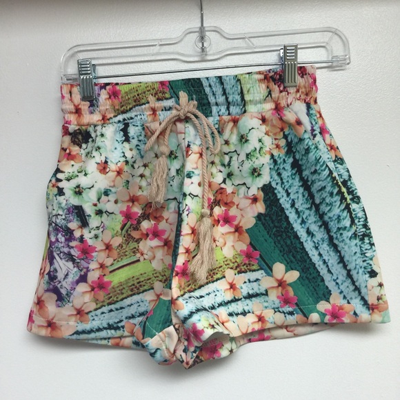 Beautiful and comfortable floral shorts with tie