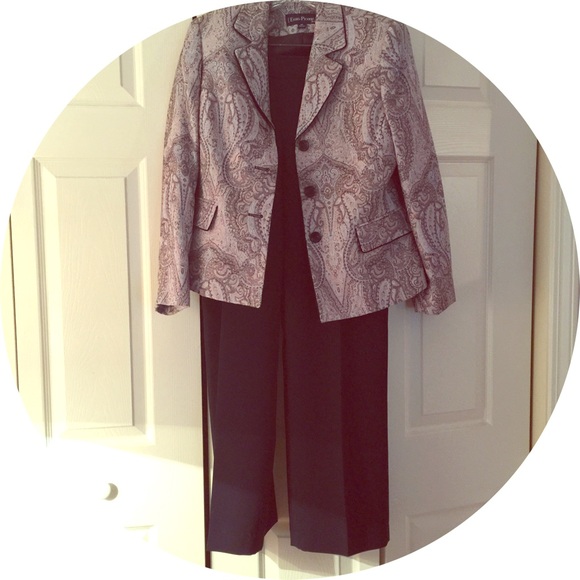 🔹Gorgeous Paisley Pant Suit🔹