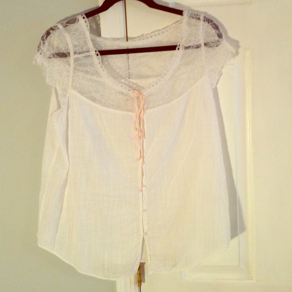 White lace Abercrombie & Fitch top