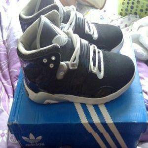 8 1/2 roundhouse mid adidas