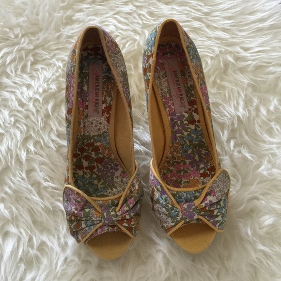 |Host Pick| Retro Floral Heels - Picture 2 of 4