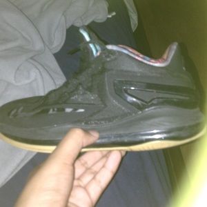 Lebron 12 sell for 20 conditions 8/10