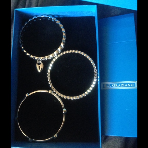 R.J. Graziano Luxury Class bracelet set in silver - Picture 1 of 3