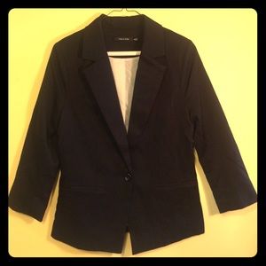 Black, 3/4 sleeve, light jacket
