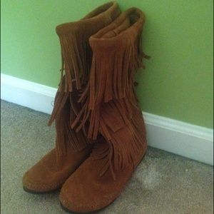 Minnetonka fringe boots