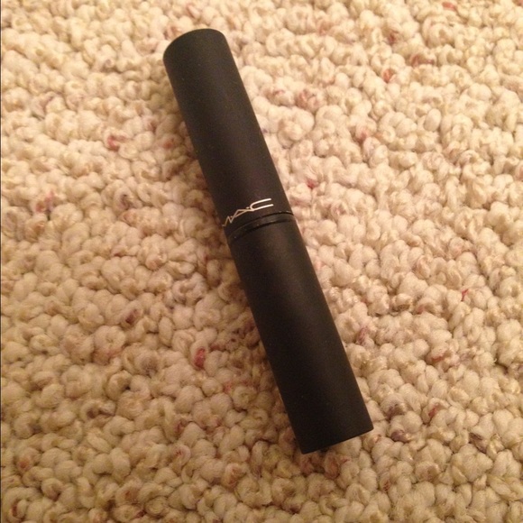MAC Mattene Lipstick in "Bing"