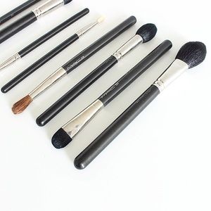 MAC 225 Large Tapered Blending Brush