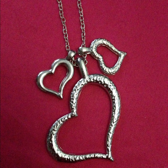 (D2) Heart Necklace - Picture 2 of 3