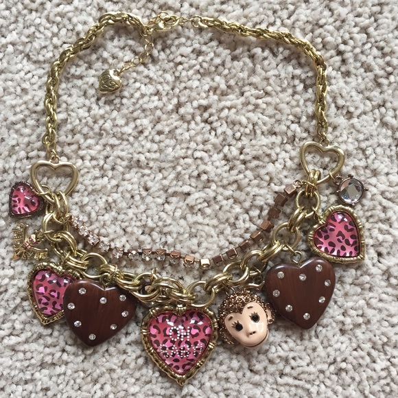 BETSEY JOHNSON necklace
