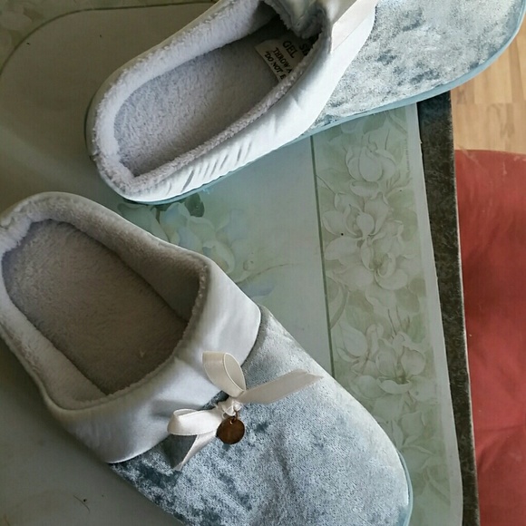 Slippers - Picture 2 of 3