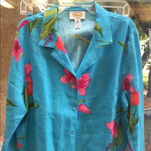 100% linen set. TOP is a 14 and PANTS are a 12.