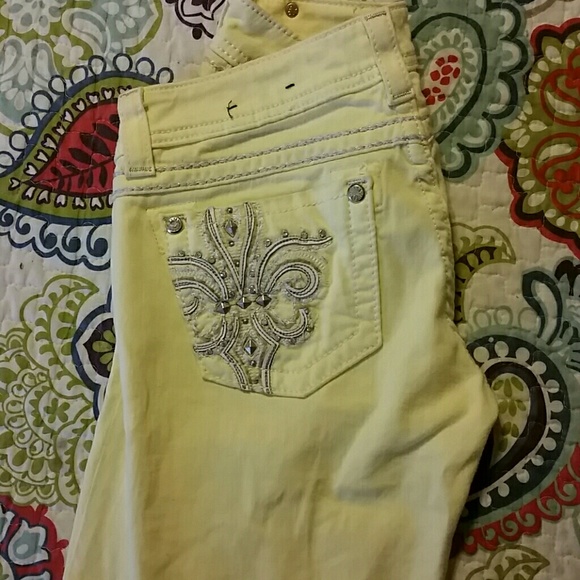 Miss Me size 27 Capris