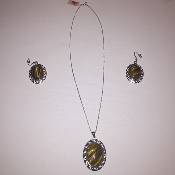 MULTI TAN TONE STONE & SILVER TONE NECKLACE - Picture 1 of 4