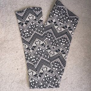 Victoria Secrets PINK Trial Print Leggings