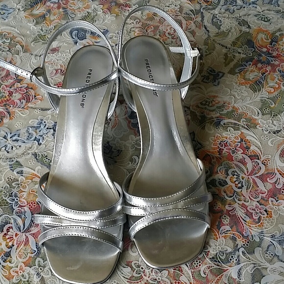 Ankle strap pumps - Picture 2 of 4