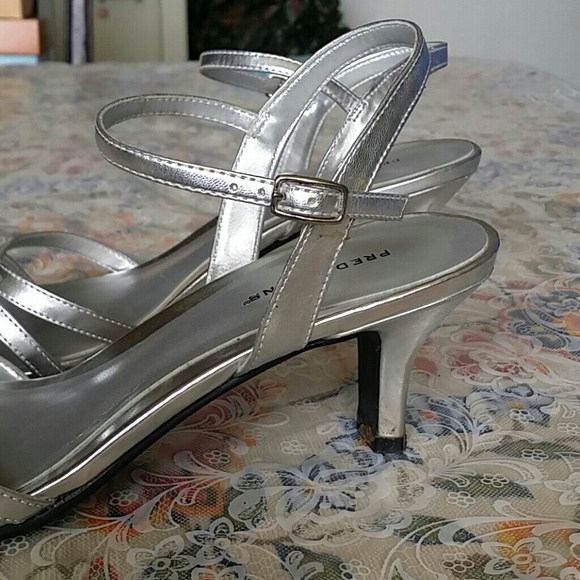 Ankle strap pumps - Picture 4 of 4