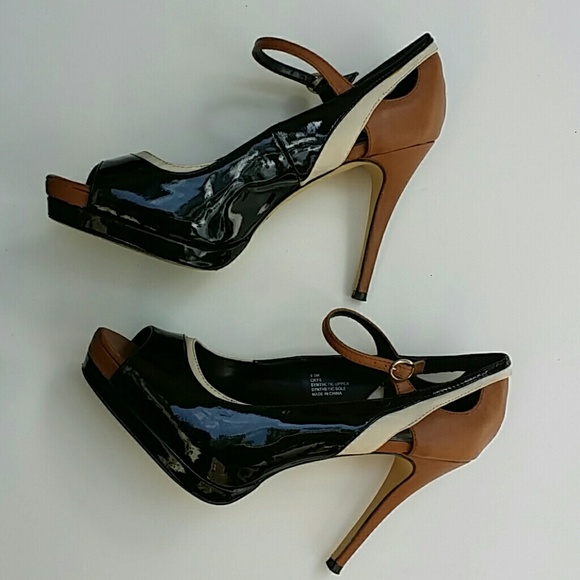 White House Black Market Shoes - WHBM Black/Tan Open Toe Shoes