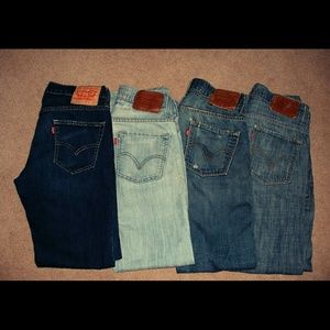 BUNDLE of Levis MEN jeans.