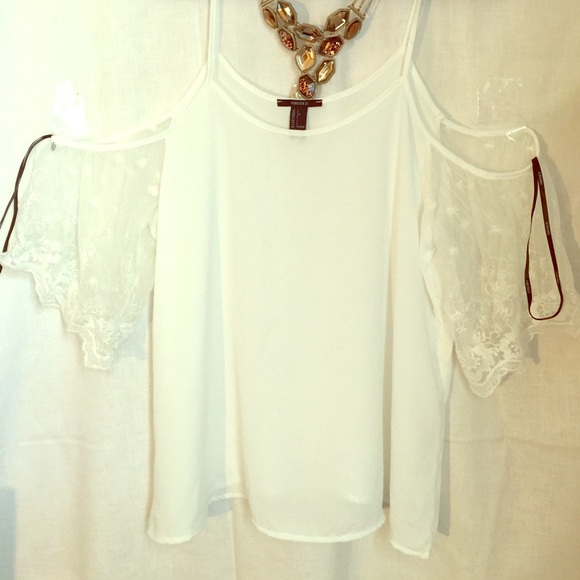 White tank with off sleeve LACE arms