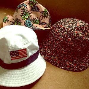 Set of 3 bucket hats!