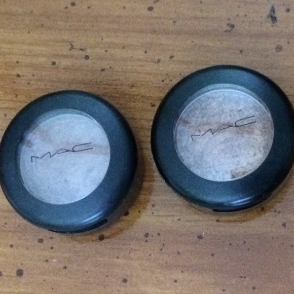 Qty 2 MAC Eyeshadows 🎨