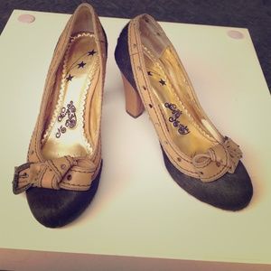 Hunter green and tan Naughty Monkey pumps