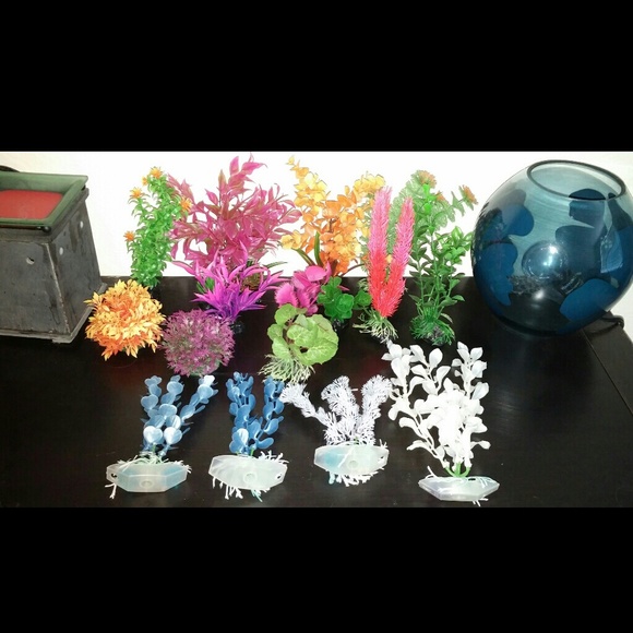 Artificial plants for aquarium & pebbles optional.