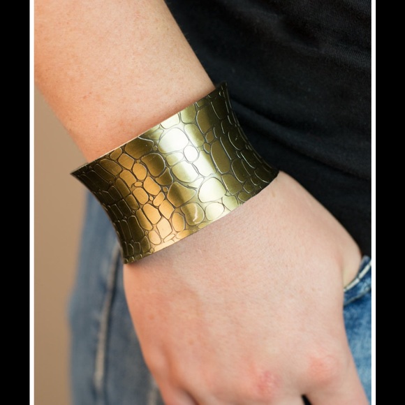 Crocodile Printed cuff - Picture 2 of 2