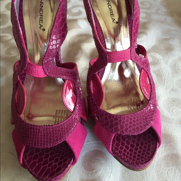 Andrea pink snake print and suede heels 👠