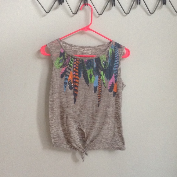 Grey shirt with feathers at collar **IN KIDS SIZE*