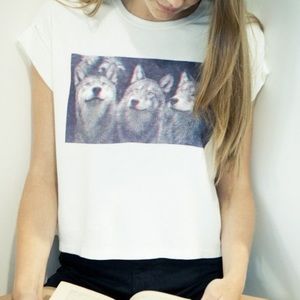 BRANDY MELVILLE GRAPHIC T
