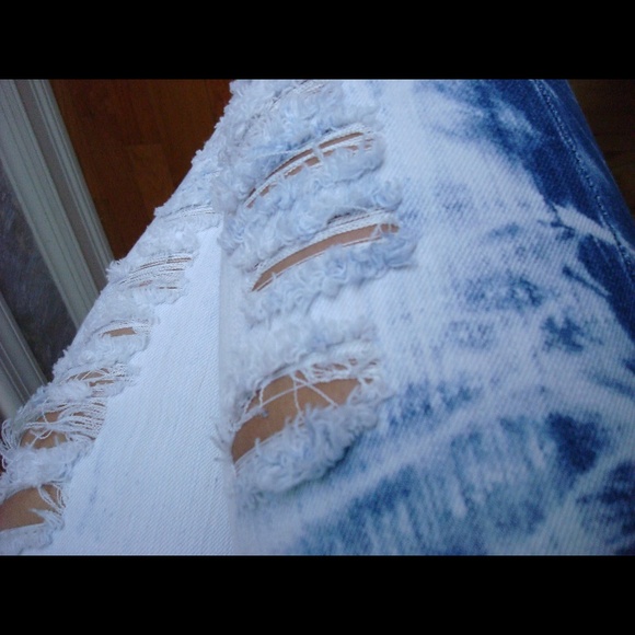 Distressed Blue and White Cute Jeans💙💭