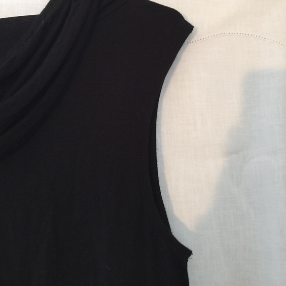 Sleeveless less LOVE tank with hoodie - Picture 3 of 4