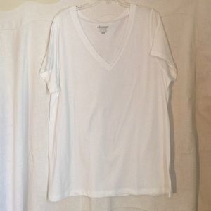 Basic white v-neck Tee