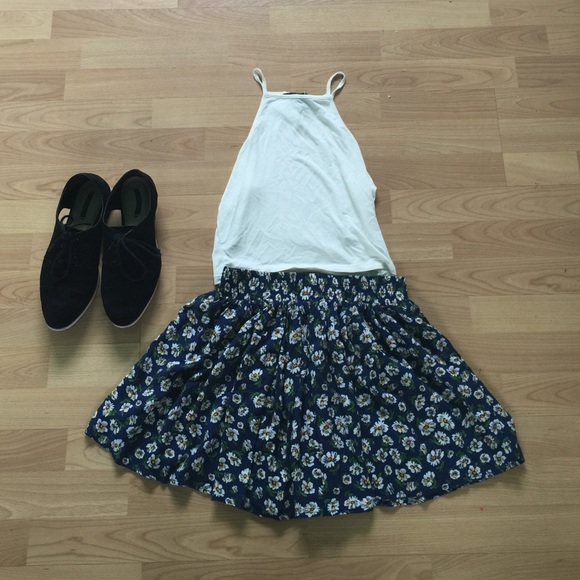❌❌SOLD❌Navy blue floral skirt.