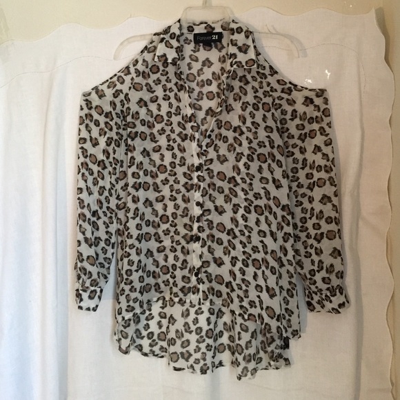 Sleeveless cheetah print cutout shoulders shirt! - Picture 1 of 4
