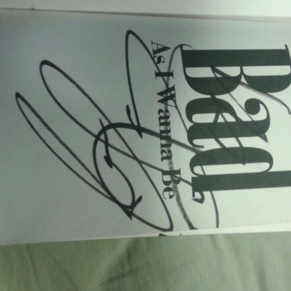 Dennis Rodman Autographed book - Picture 4 of 4