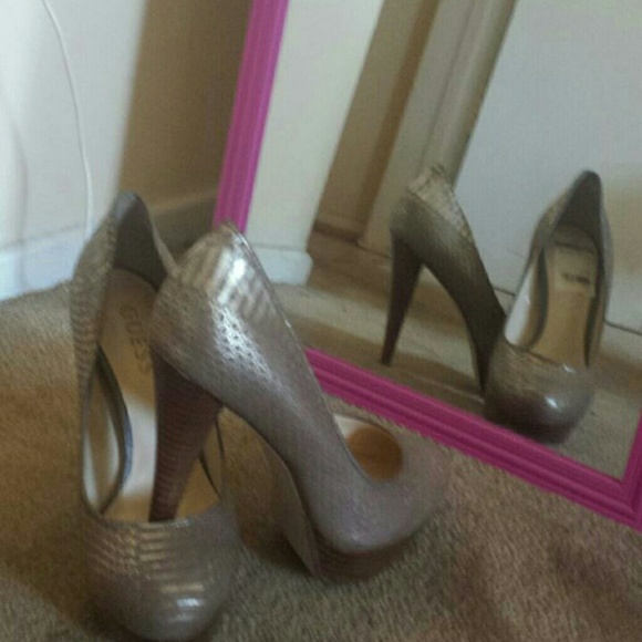 NWT Guess Pump