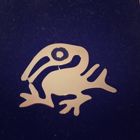 Silver fun pelican pin