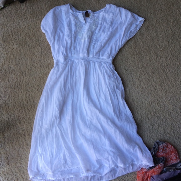 Perfect summer dress white Sonoma embroidered Sm