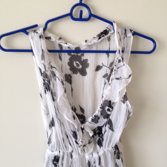 Sheer black and white floral top (small) - Picture 2 of 2