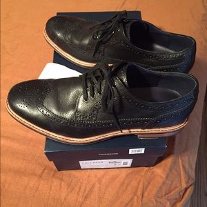 Cole Haan men size 10 black leather wingtip shoes