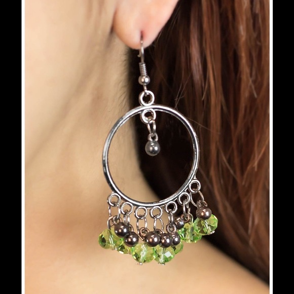 Green accented earrings - Picture 1 of 1