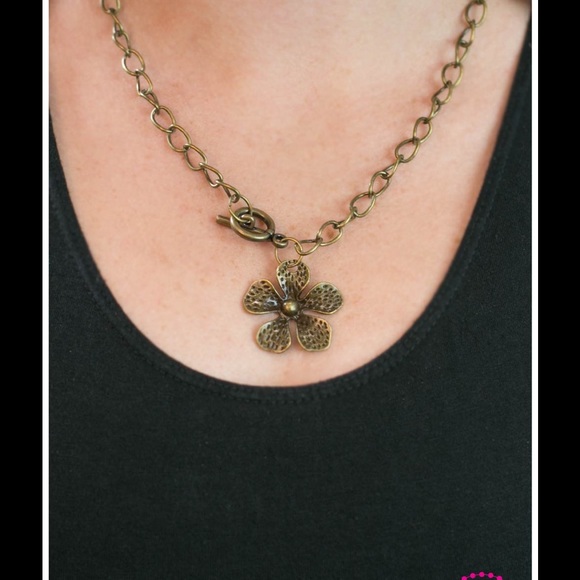 Rustic gold flower necklace - Picture 1 of 1