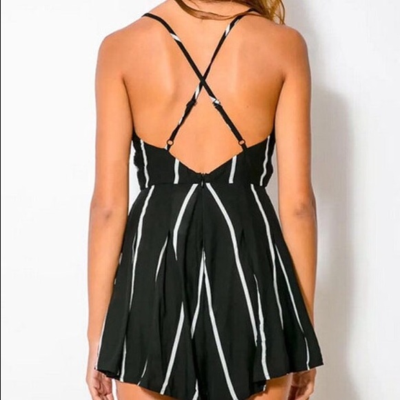 🆕 Deep V Neck Cross Strap Jumpsuit (S/M) - Picture 4 of 5